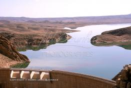 Image du Maroc Professionnelle de  Le barrage Laghrasse "dit barrage Hassan II", il se situe à 50 km au sud est de Taourirte au nord du Maroc, Samedi 10 Février 2006, ce barrage fournit en eau potable  le barrage Mohammed V qui sert de lien pour Machraa Hammadi,  ce dernier permet l'approvisionnement des centre de Taourirte et El Aïoun Sidi Mellouk. (Photo / Abdeljalil Bounhar) 